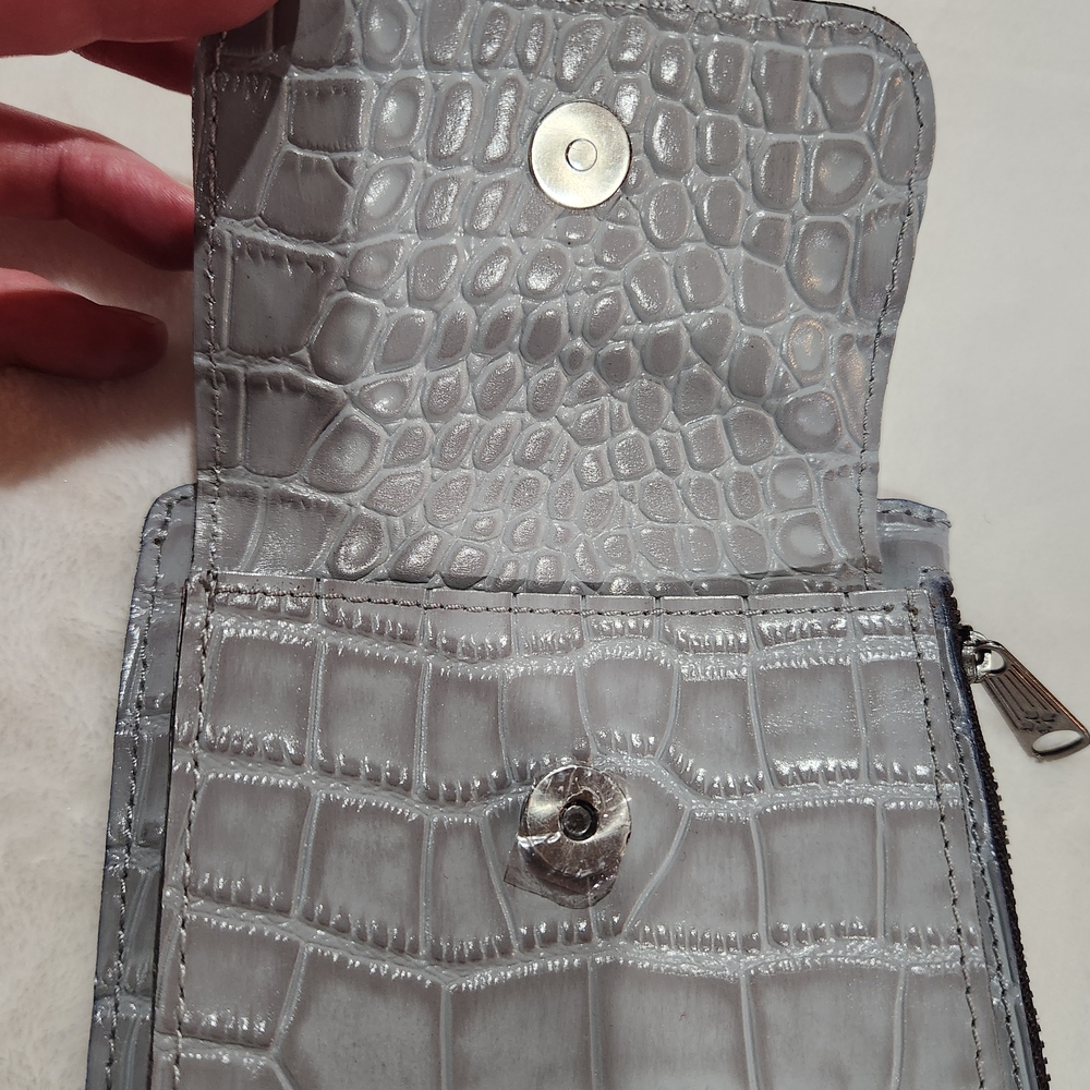 Patricia Nash Gray Croc-Embossed Crossbody Wallet - Picture 4 of 10